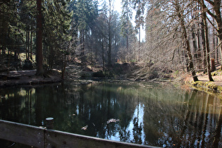 Blick von der Staumauer aus talaufwärts …