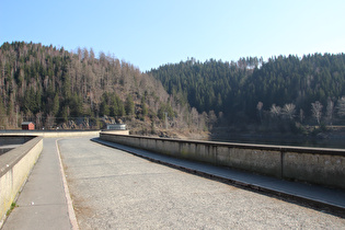 … und Blick über die Staumauer