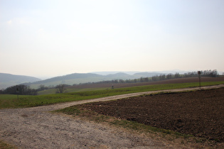 … und Blick Richtung Holzminden und zum Köterberg