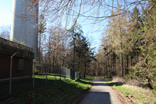 … und Blick nach Nordwesten, links der Fernmeldeturm Barsinghausen