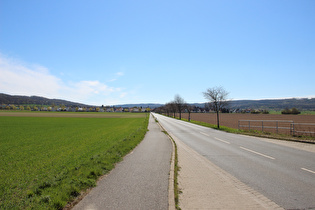 … Blick nach Süden auf Sorsum und den Hildesheimer Wald …