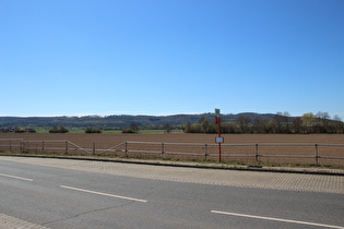 … und Blick nach Südwesten auf den Hildesheimer Wald