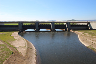 Leinepolder Salzderhelden, Abschlussbauwerk