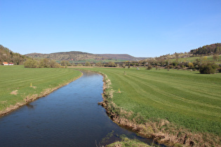 Leinetal bei Salzderhelden, Blick zum Altendorfer Berg