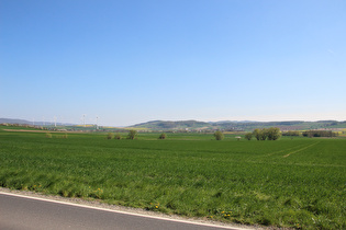 … Blick über Heyen zur Hohen Knapp …