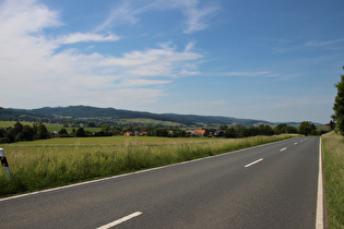 … und Blick über Holzen zum Vogler