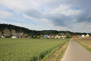 … und Blick auf Dölme und die Weserklippen bei Steinmühle