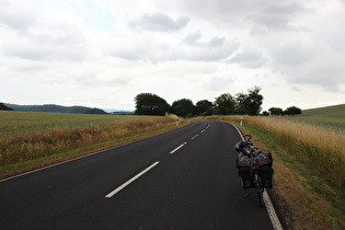 dritter Sattelpunkt der Etappe: namenloser Pass, K106 zwischen Abzweig von der L1022 und Frauensee; Blick nach Osten