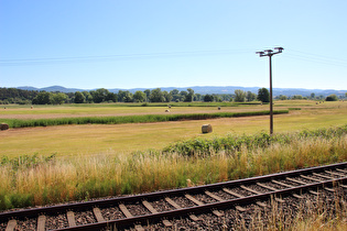 … und Blick nach Osten zum Thüringer Wald