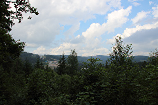 Blick nach Westen auf Wintersportanlagen