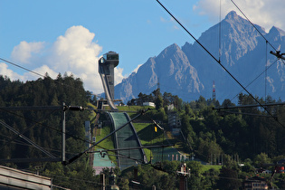 >Zoom auf die Bergiselschanze und den Serles