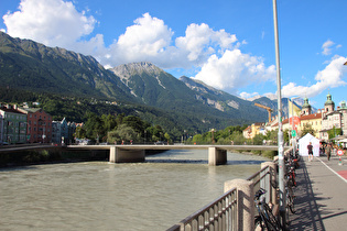 am Inn, Blick flussabwärts zur Inntalkette, …