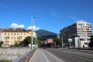 … Blick über die Brücke zum Patscherkofel …