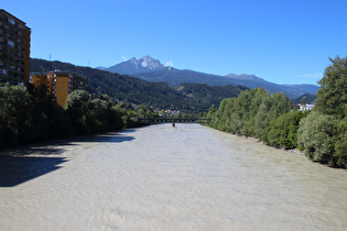 auf der Freiburger Brücke, Blick flussaufwärts zur Saile …