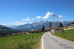 Blick über Patsch auf die Inntalkette …