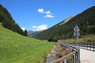 die Eisack in Brennerbad, Blick flussaufwärts …