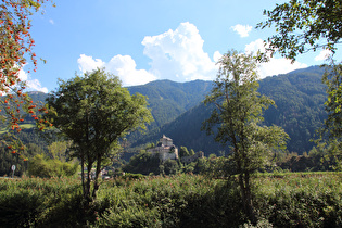 etwas weiter an der Eisack, Blick auf Burg Reifenstein