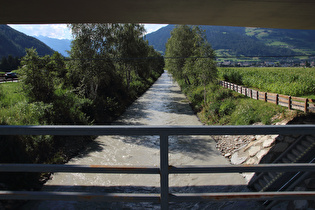 die Eisack im Sterzinger Becken, Blick flussabwärts …