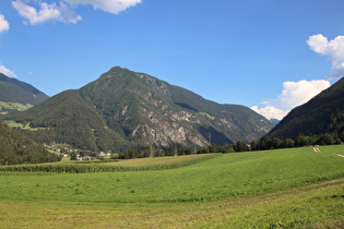 … Blick auf Mauls, Notköpfl und Kampelespitz …