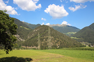 … und Blick auf Burg Welfenstein