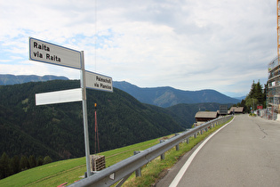 in Palmschoß, Blick über das Aferer Tal talabwärts