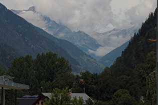 Zoom auf den wolkenverhangenen Großen Löffler