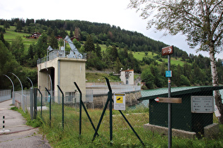 … und Blick auf die Staumauer