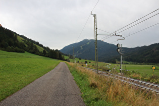 Drautal zwischen Innichen und Obervierschach, Blick talabwärts zum Helm, …