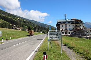 Schild nahe der Passhöhe