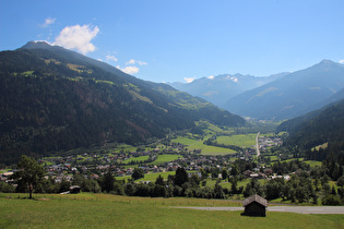 Blick über Winklern ins Mölltal talabwärts …