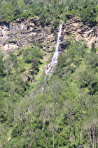 … und Zoom auf den nördlichen Wasserfall