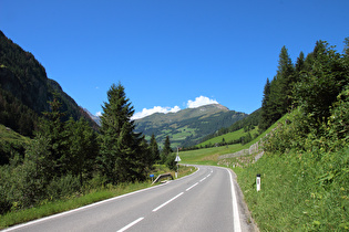 etwas weiter, Blick auf Untertauern und  Heiligenbluter Schareck