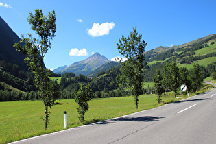 Blick auf die Talstufe zwischen Pockhorn und Heiligenblut, dahinter Wasserradkopf und Racherin