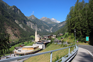 … und Blick über den Ortskern auf Krocker und Glocknerkamm