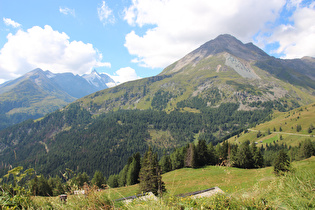 Blick auf v. l. n. r. Glocknerkamm, Wasserradkopf und Racherin