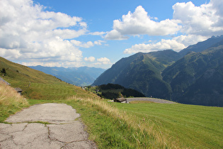 … und Blick über Kehre 25 und Kasereck ins Mölltal