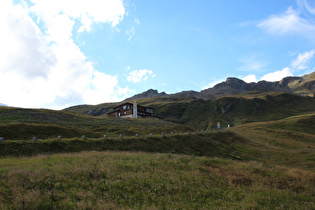 Blick zum Wallackhaus, dem Etappenziel