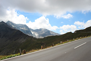 Blick auf v. l. n. r. Brennkogel, Brennkogelkees, Kloben und Fuscher Törl, …