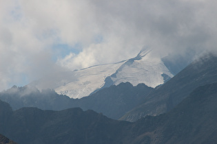 Zoom auf v. l. n. r. Hofmannskees, Meletzkigrat und Kleinglocknerkees am Großglockner