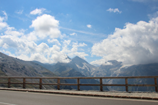 Blick auf v. l. n. r. Sinwelleck, Fuscherkarkopf und Breitkopf