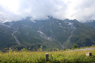 … Blick auf v. l. n. r. Hochgruberkees, Teufelsmühlkees, Boggeneikees darunter und Sandkopfkees …