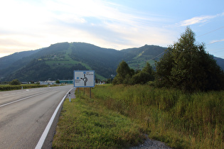 zwischen Bruck und Zell am See, Blick auf die Ostflanke der Kitzbüheler Alpen …