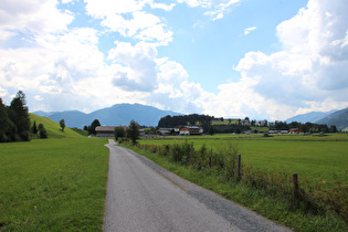 Blick über Marzon nach Süden, …