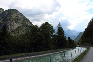 zwischen Weißbach und Grubhof, Blick talaufwärts auf die Leoganger Steinberge