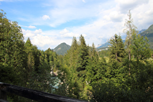 nördlich von Lofer, Blick flussabwärts …