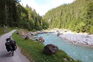 die Saalach zwischen Lofer und Unken, Blick flussabwärts …