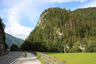 weiter talabwärts, Blick in eine Talenge …