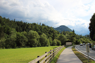 … und Blick talaufwärts auf die Loferer Steinberge