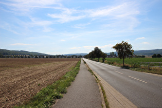 zwischen Emmerke und Sorsum, Blick nach Süden auf Sorsum und den Hildesheimer Wald, …