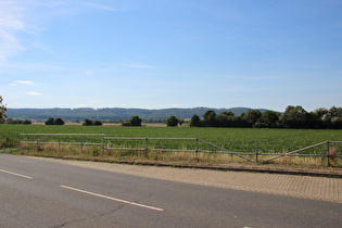 … Blick nach Südwesten auf den Hildesheimer Wald, …